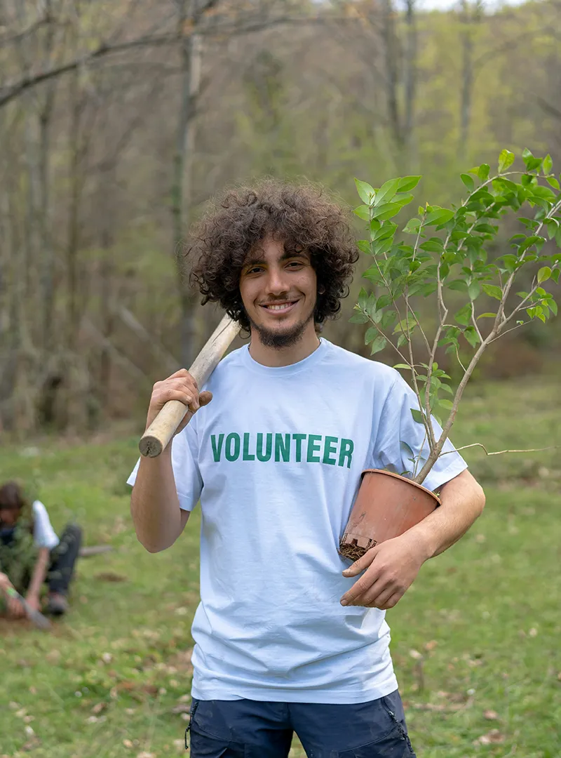 children volunteering